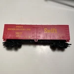 Ho Scale Model Life-like Swift Refrigerator Line 40' Red Box Car Srlx 6714. Fixed Price $7.48.