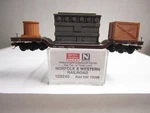 Micro Trains 109240 Norfolk Western N&w Heavyweight Center Depressed Flat Load. Fixed Price $22.95.
