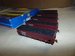 Athearn 91160 5 Car Santa Fe 40 Foot Hoppers + Coal Load Box -missing. Fixed Price $75.00.