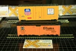 Ho SET/2 Athearn #5019 40' Reefer Sfrd 36582, Bachmann Boxcar Up 518125 (011510). Fixed Price $6.99.