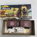Athearn Ho Scale 40' Box Car Kit, New Haven Railroad. Fixed Price $13.74.