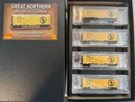 N-scale Micro Trains Great Northern Western Fruit Rxpress 4-CAR Runner Pack. Fixed Price $104.95.