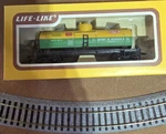Life-like Ho Dupont Tank Car Dupx 2679 Yellow/green/black Two-rail Analog. Fixed Price $10.00.