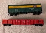 Athearn Ho Burlington 50' Gondola #1661 With Scrap Metal Load And Reefer Car. Fixed Price $8.00.