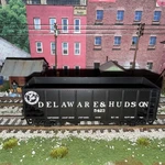Bowser 43077 55 Ton Fish Belly Hopper Delaware And Hudson Rtr #5423. Fixed Price $16.19.